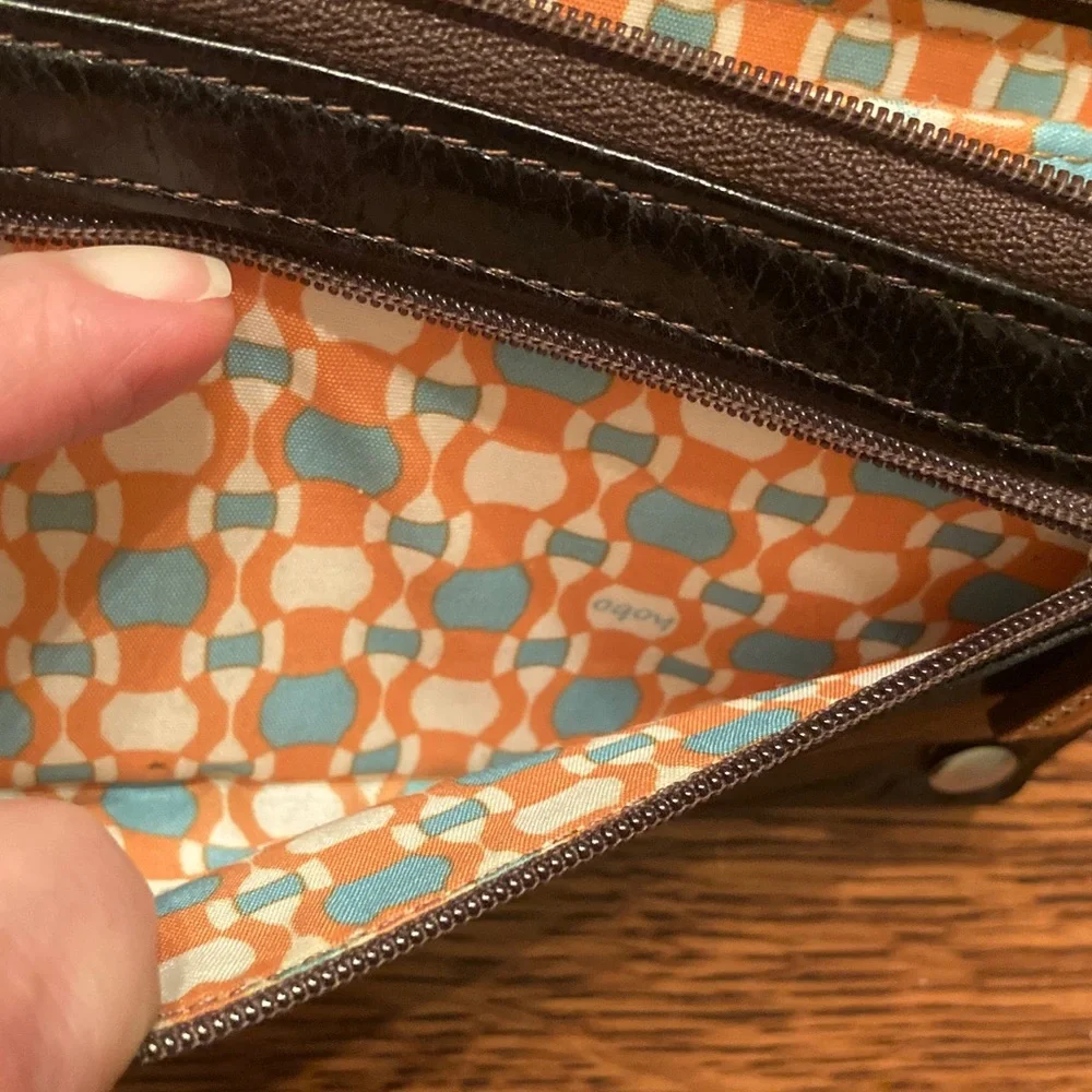 HOBO Dark Brown Leather Wallet with Zipper holds lots of cards. Side zip too. - Picture 13 of 14